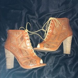 Chelsea Moreland lace up booties!